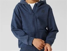 Dreng klædt i mørkeblå sweatcardigan med hætte, kængurolommer og lynlås fra Name It 13244055 navy blazer